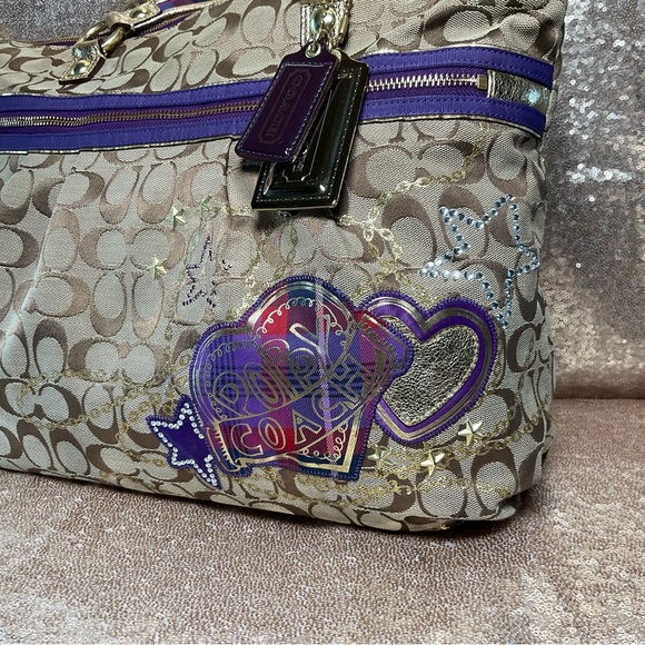 Coach Poppy - Picture 2 of 15